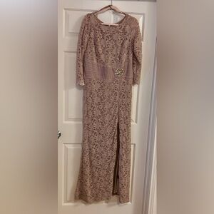 👑 Elegant Lace Evening Gown – CACHET – Size 14 ✨